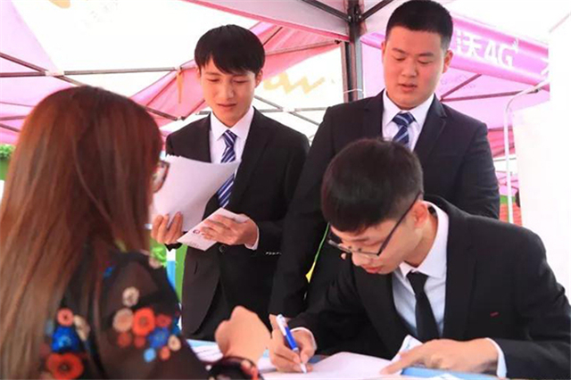 17歲中專生 “逆風(fēng)翻盤”：7家企業(yè)遞橄欖枝背后，是職業(yè)教育的硬核實(shí)力